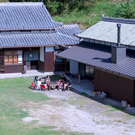猫と図書館のある宿 草地家 Kusachike Minamiawaji Ngoại thất bức ảnh