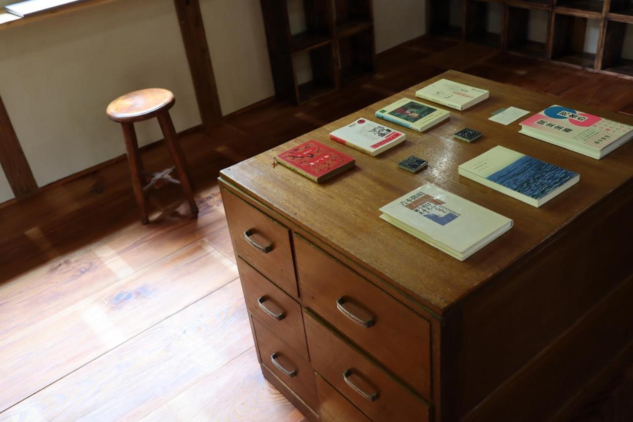 猫と図書館のある宿 草地家 Kusachike Minamiawaji Ngoại thất bức ảnh