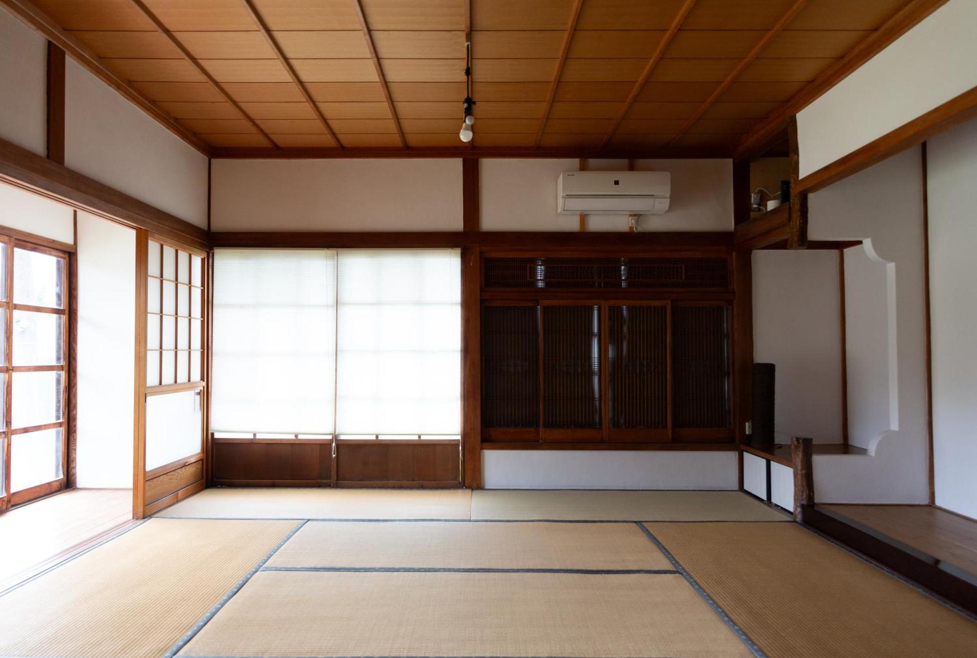 猫と図書館のある宿 草地家 Kusachike Minamiawaji Ngoại thất bức ảnh
